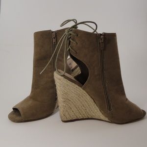 Wedge Open toe Cut out Heeled Wedge Sandal